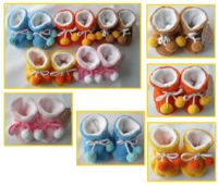 baby shoes with plush ball