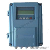 Transit time ultrasonic flow meter with clamp on transducer
