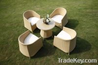 C488 Stackable chairs and round table