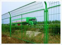 Wire mesh fence