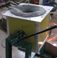 Crucible melting furnace