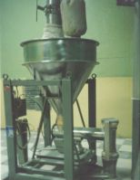 Powder feeding machine