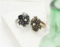 Black vintage pearl crystal flower ring