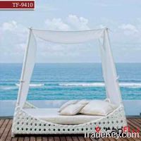 Sell TF-9410 rattan outdoor sun lounge bed