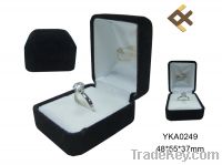 Durable black velvet plastic ring gift  box