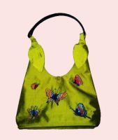Silk embroidery handbag with horn handle