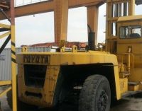 sell used forklift TOYOTA 25 ton .