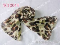 Sell yearlong scarf