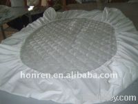 Details of round polyester bedspread