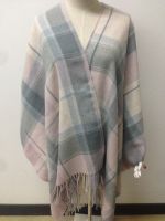 {SELL]{STOCK}PINK ACRYLIC PONCHO
