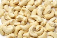 Raw and roasted cashew nuts