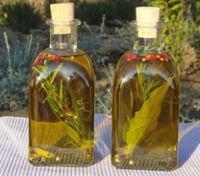 Bay leaf oil