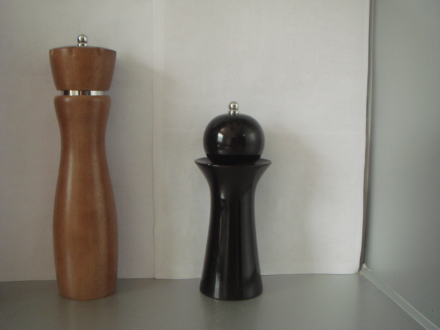 rubbrer wood pepper mill