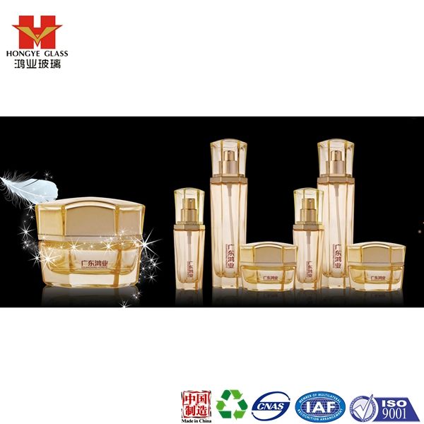 Luxury Packaging transparent golden color empty cosmetic sets spray glass bottle with pump HY1558