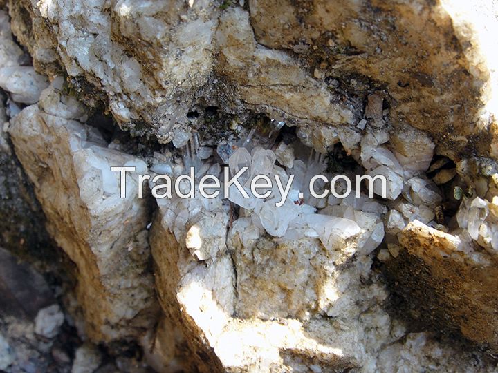 Pure silica quartz ore for glass industry