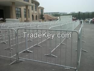 The crowd control barriers/event barrier / temporary fencing
