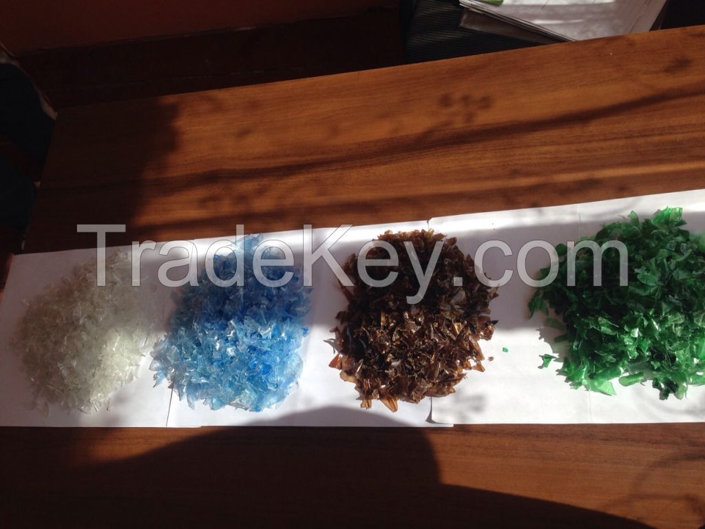 Pet plastic flakes with different colors