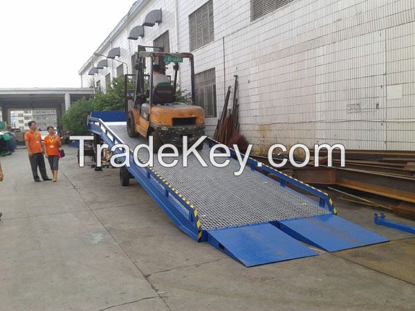 Moveable truck ramp/yard ramp