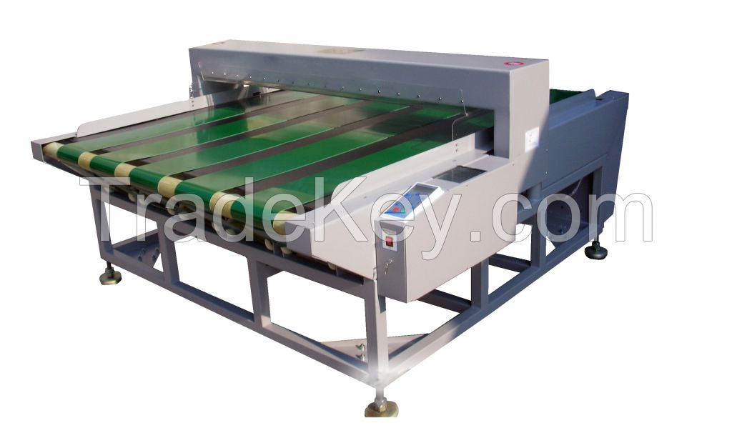Conveyor belt garment metal detector