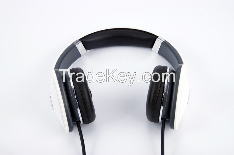 Headset earphone with air tube for mobile phone players