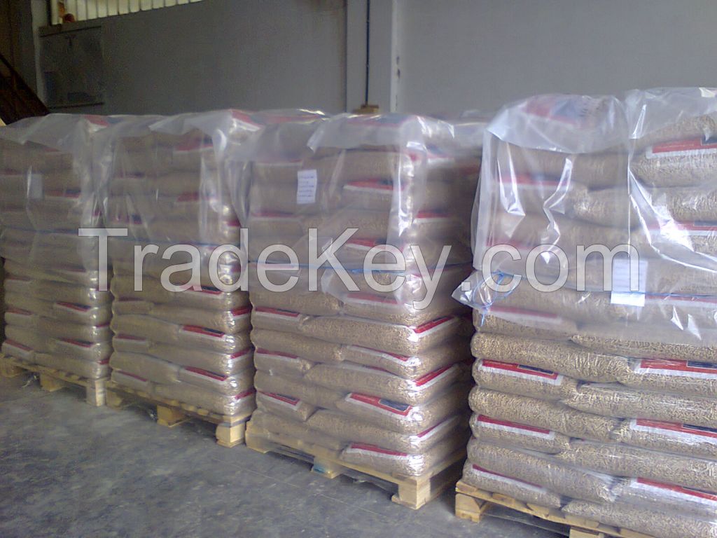 Premium and industrial wood pellets 100 % pine