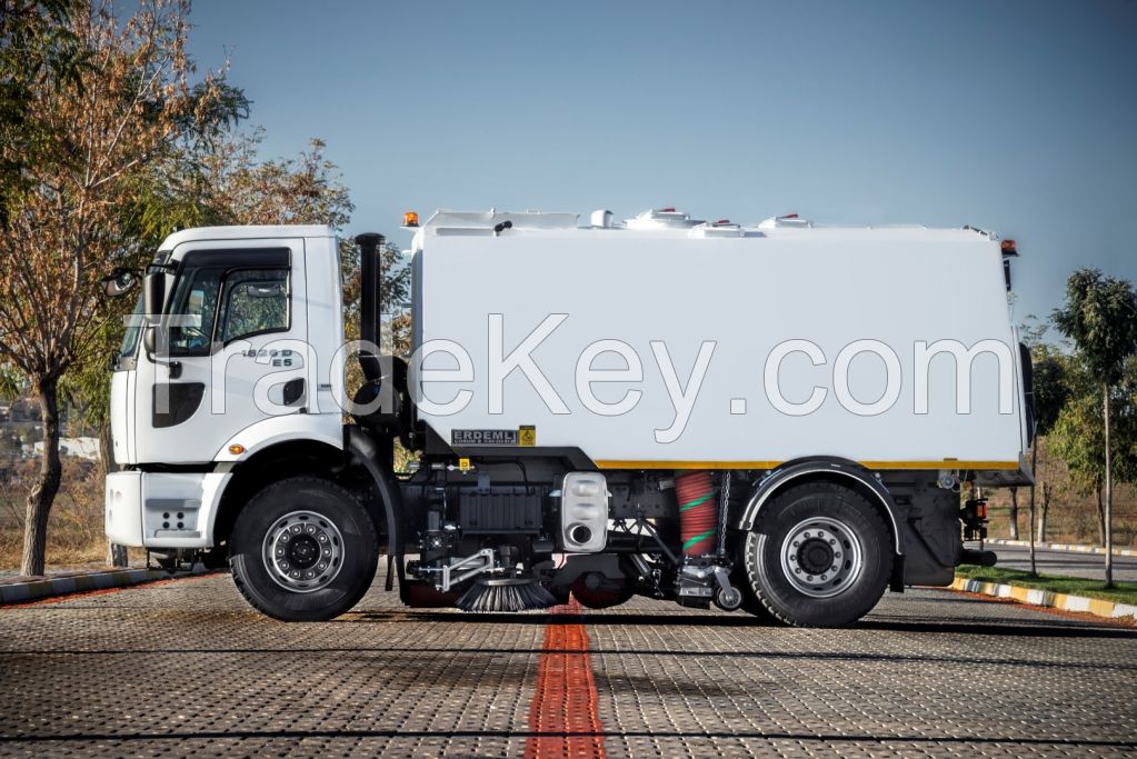 8 CBM Vacuum Road Sweeping Truck