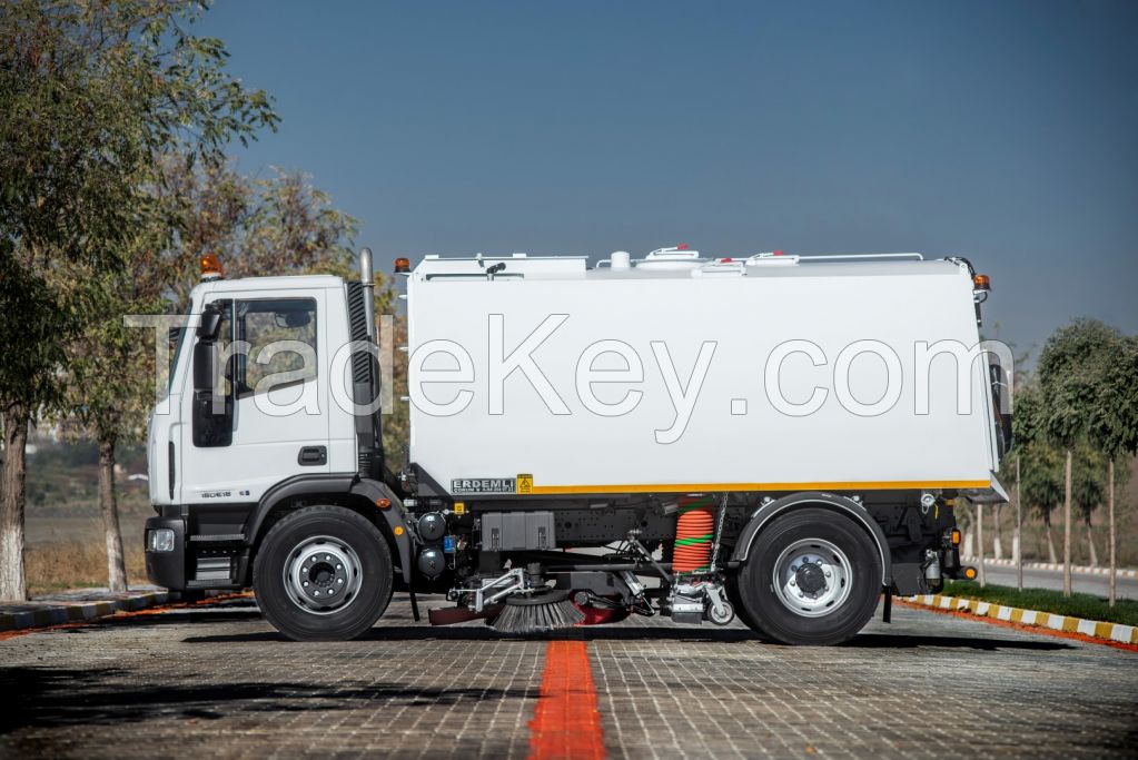 7 CBM Vacuum Road Sweeping Truck