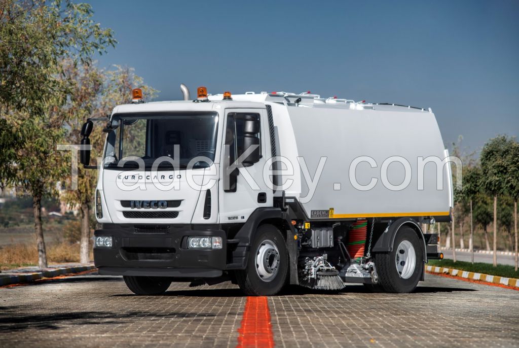 7 CBM Vacuum Road Sweeping Truck