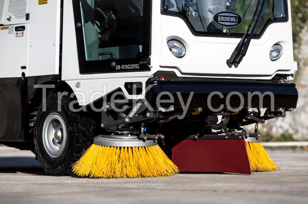 1.2 CBM Compact type Vacuum Road Sweeper