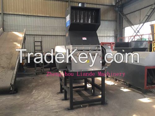 Two shaft shredder machine especially for waste wood and plastic