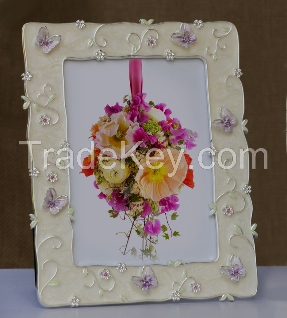 Photo Frame with Butterfly Border (Medium)