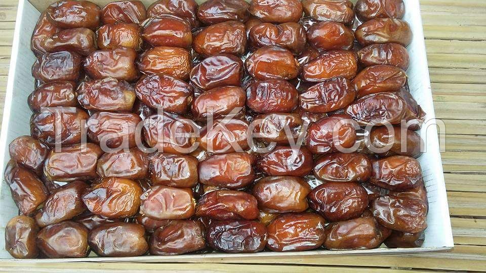 Semi dried Dates