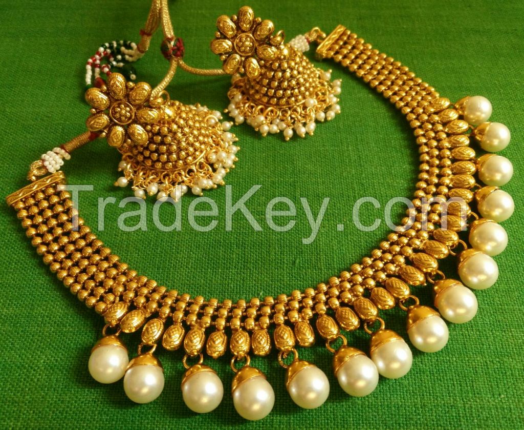 Gold polish Semi Precious pearl necklace set