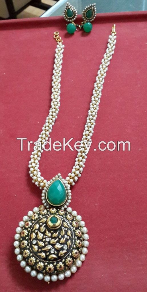 Semi precious white pearl with green stone necklace set