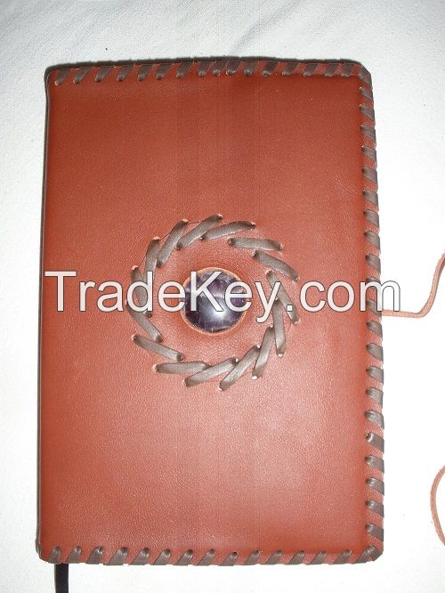 Handmade genuine leather wallets and other leather accesorries from Lithuania