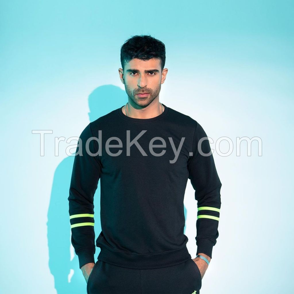 Crew-Neck Jogging Wear with strips Style