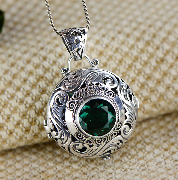 Exquisite gawu box inlaid green crystal S925 sterling silver pendant