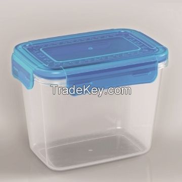 Plastic food container