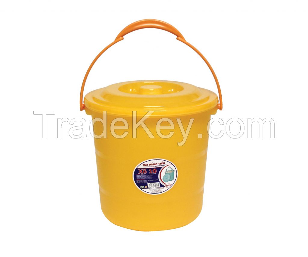 High quality plastic bucket with durable handle easy to store or transfer B952