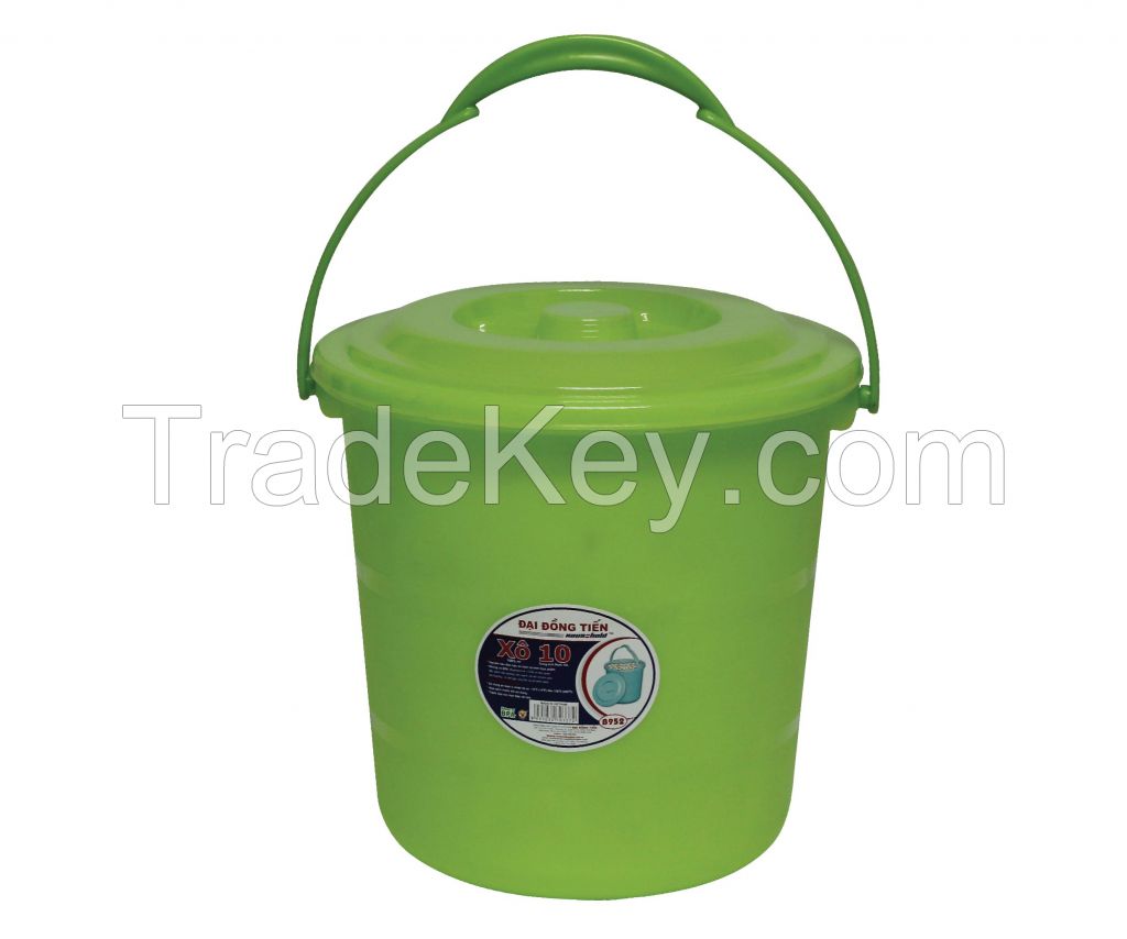 High quality plastic bucket with durable handle easy to store or transfer B952