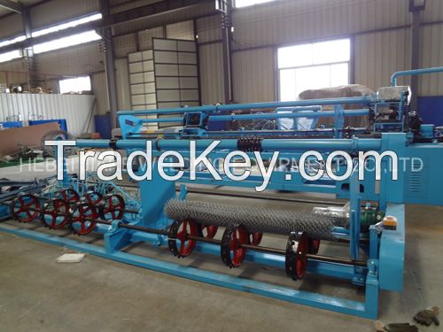 Automatic diamond chain link fence machine