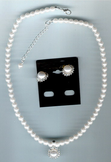 Fashion Jewelry-Pearl Necklace