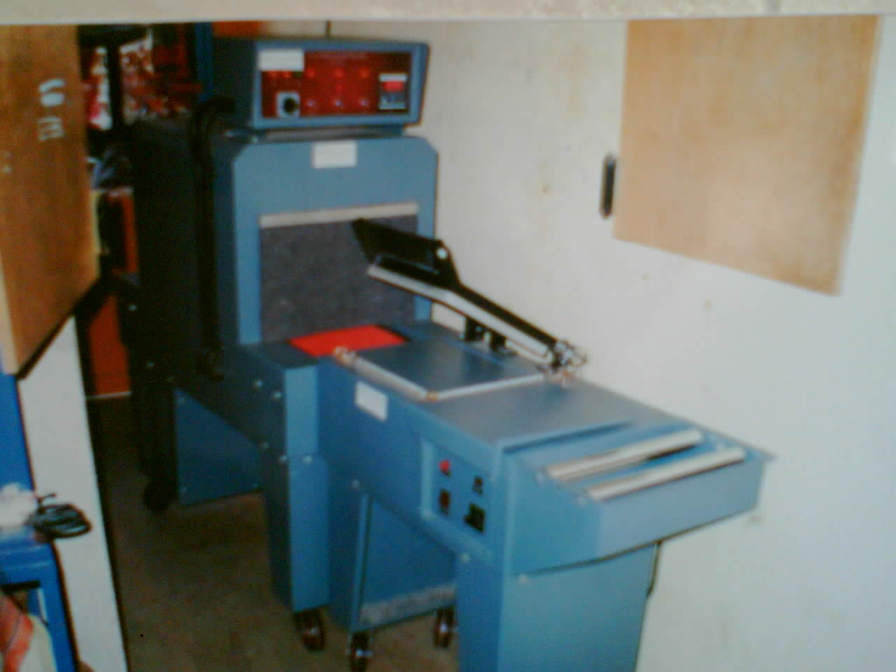 shrink machine with L sealer