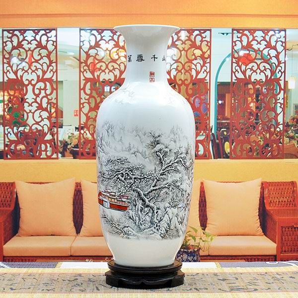 Winter Melon Shaped Famille Rose Porcelain Vase