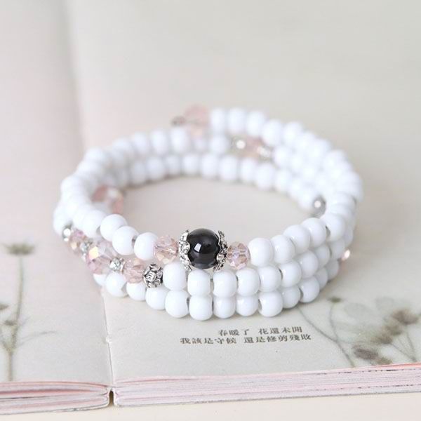 Fashionable Three-Strand Pearl Porcelain Bracelet