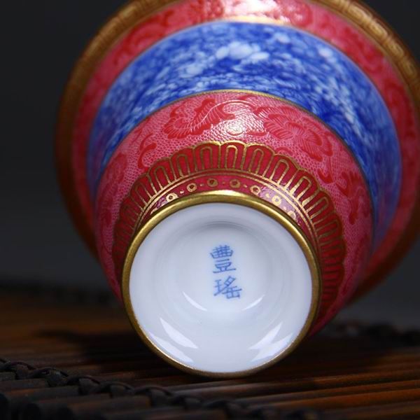 High Quality Handmade Carmine Red Glaze Bell Shaped Blue and White Floral Porcelain Cup