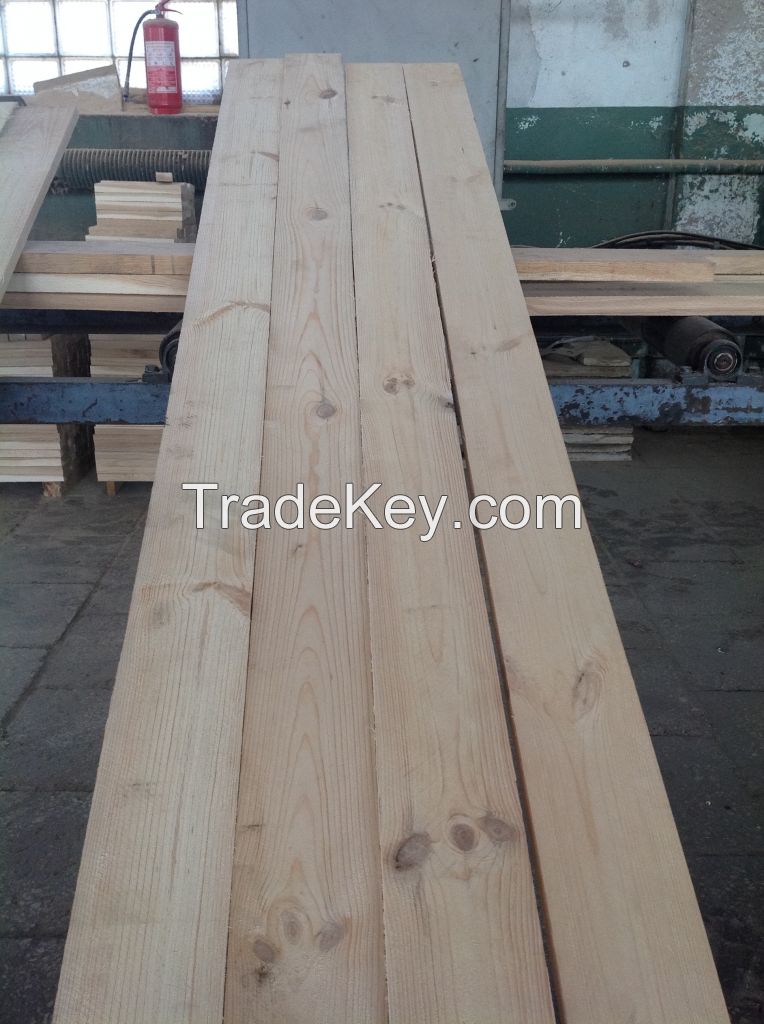 Freshly sawn Oak and Pine edged/unedged boards