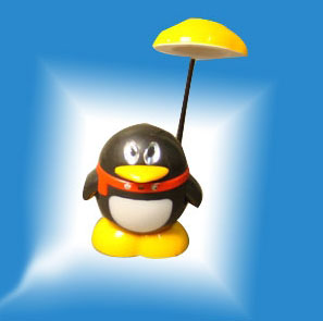 USB/battery table lamp with the lovely shape of Penguin