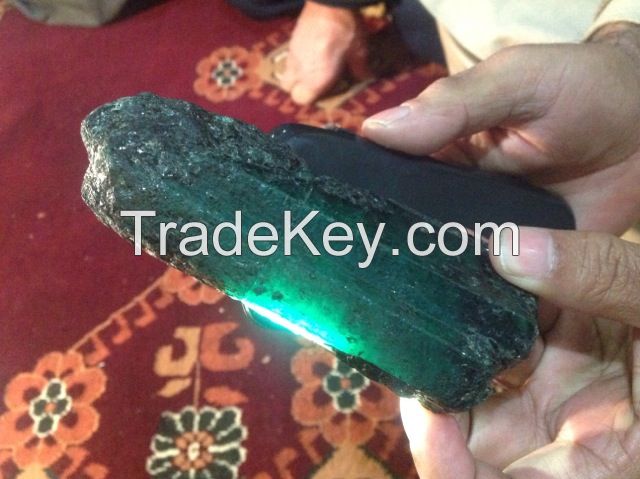 Emerald - raw 575 gr. (2875 carats)