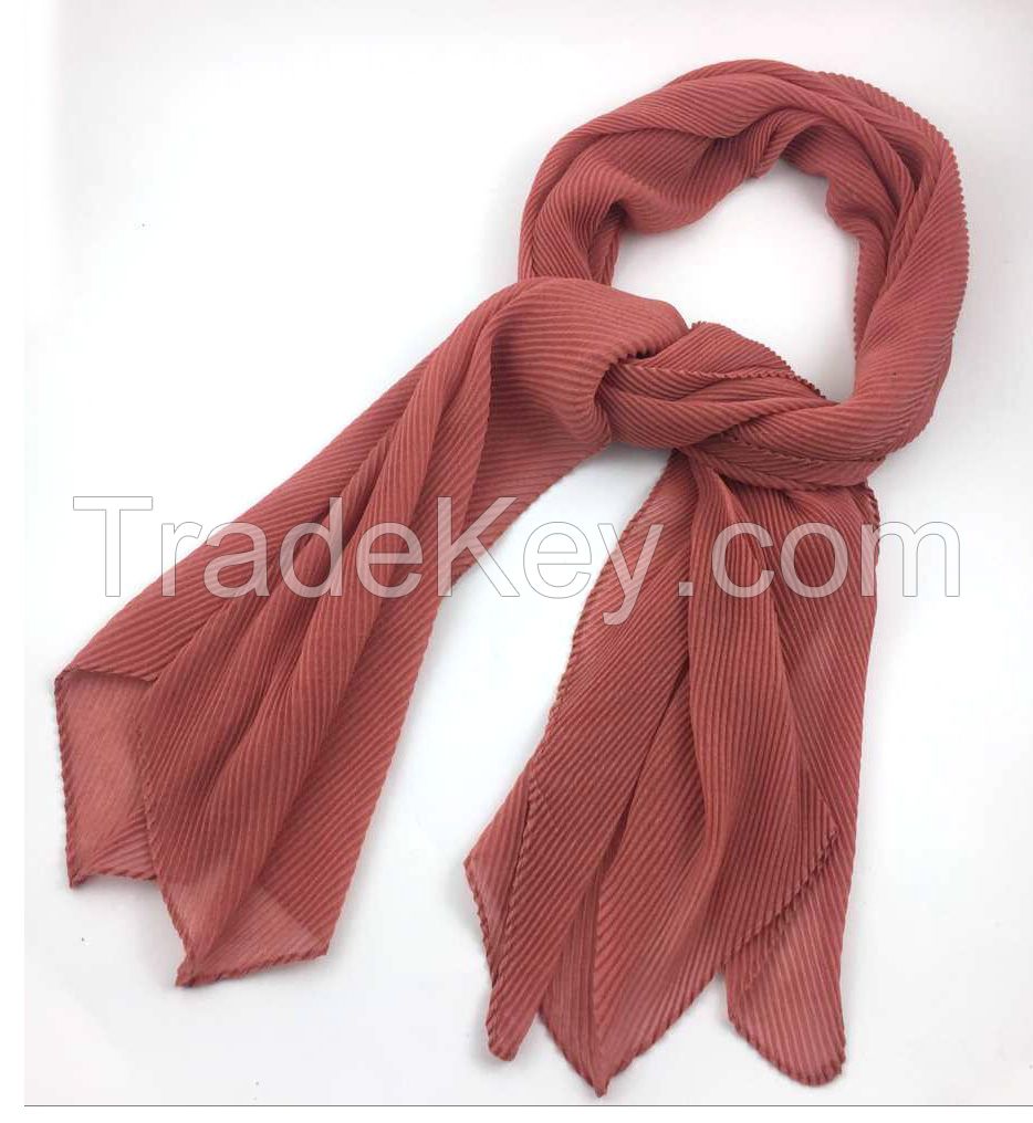 Stock crinkle polyester scarf